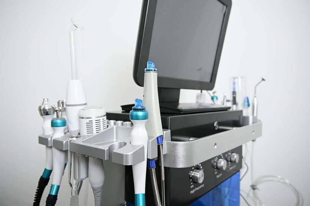 Hydradermabrasion Aqua Peeling machine for deep skin cleansing by IQUEENTECH