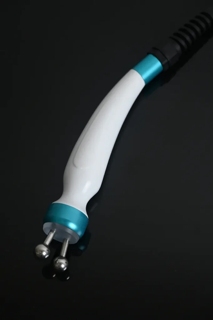 Radio frequency handle for hydradermabrasion facial skin tightening machine