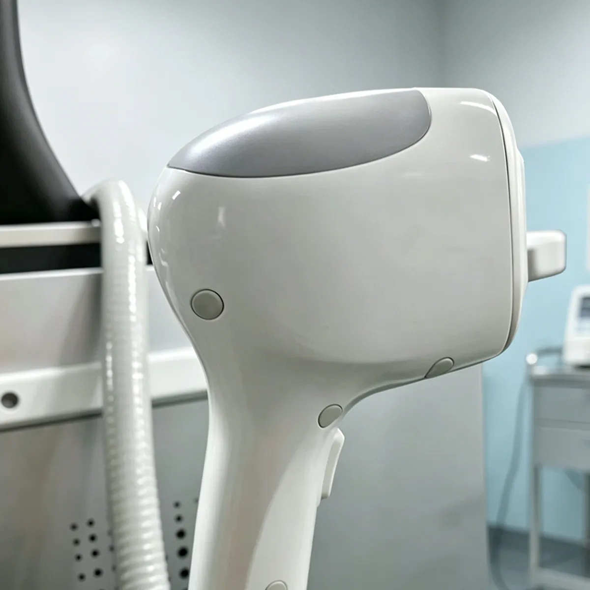 Side view of the handle for 808nm diode laser hair removal machine