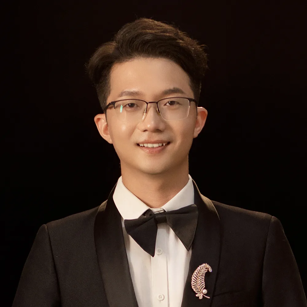 Warren Wong, Iqueentech Market Lead, professional portrait for beauty equipment consultation