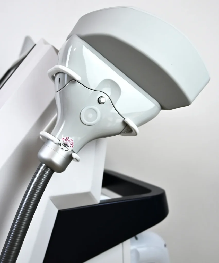 Close-up shot of 360 surround cryolipolysis cooling probe for Cryo Slim Machine, large size cryo handle for belly & thigh fat freezing body contouring treatment