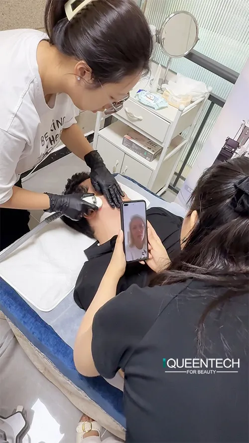 On-site Operation Training Demonstration of Facial Vacuum RF Handle for Vacuum Roller Slimming Machine, Live Anti-Aging Facial Treatment Guide Photo for Salon Multifunctional Beauty Equipment