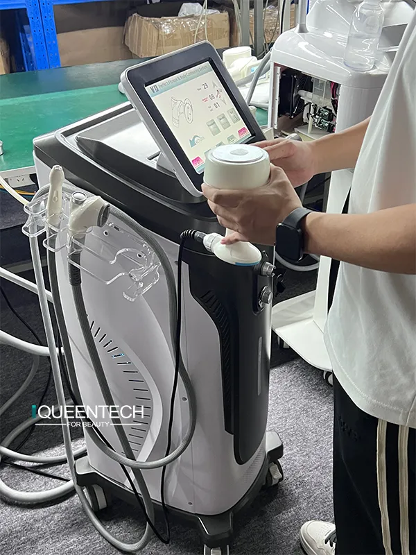 Factory Function Testing of 40K Cavitation Handle for Vacuum Roller Slimming Machine, Pre-Shipment Quality Inspection Photo of Multifunctional RF Vacuum Salon Beauty Equipment