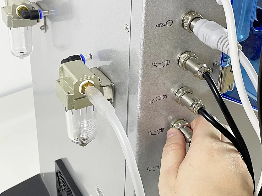Appareil Hydrodermabrasion Multifonctionnelle 15 en 1, branchement de la manche ultrasons yeux, étape de connexion du câble de l'accessoire de soin contour des yeux professionnel