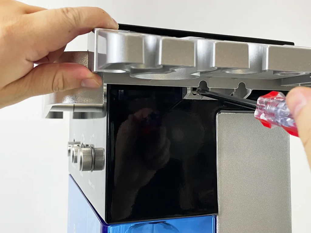 Appareil Hydrodermabrasion Multifonctionnelle 15 en 1, installation du support de manches droite de la machine, étape de montage du porte-manche pour accessoires