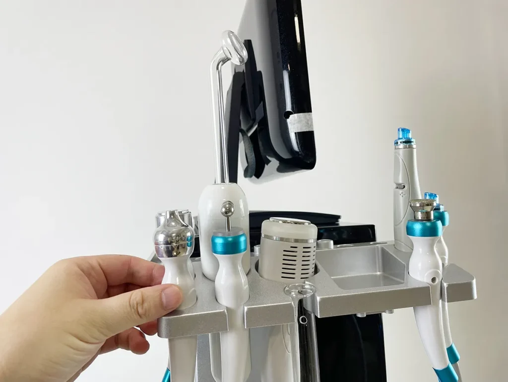 Install eyes ultrasound handle for 15 in 1 Hydradermabrasion Machine