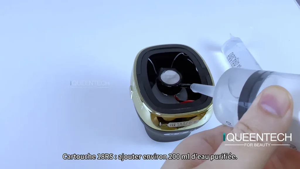 Appareil HIFU 25D 360 MAX, ajouter 200ml d'eau purifiée dans la cartouche 18RS