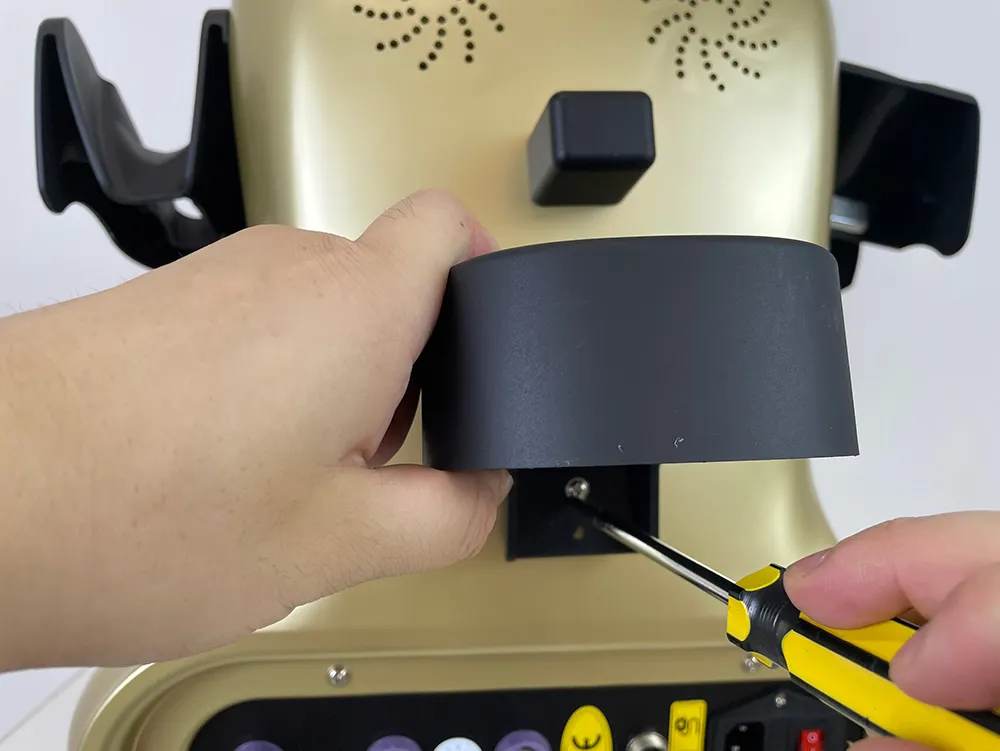 Installation du support sur l'appareil HIFU 25D 360 MAX