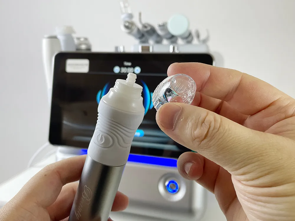 Appareil hydrodermabrasion portable Smart Ice Blue Pro, installation de la tête de nettoyage